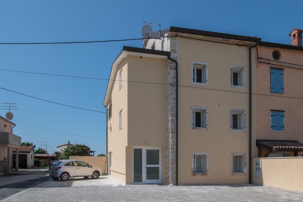 Lana House With Apartments Petrovija Exterior photo